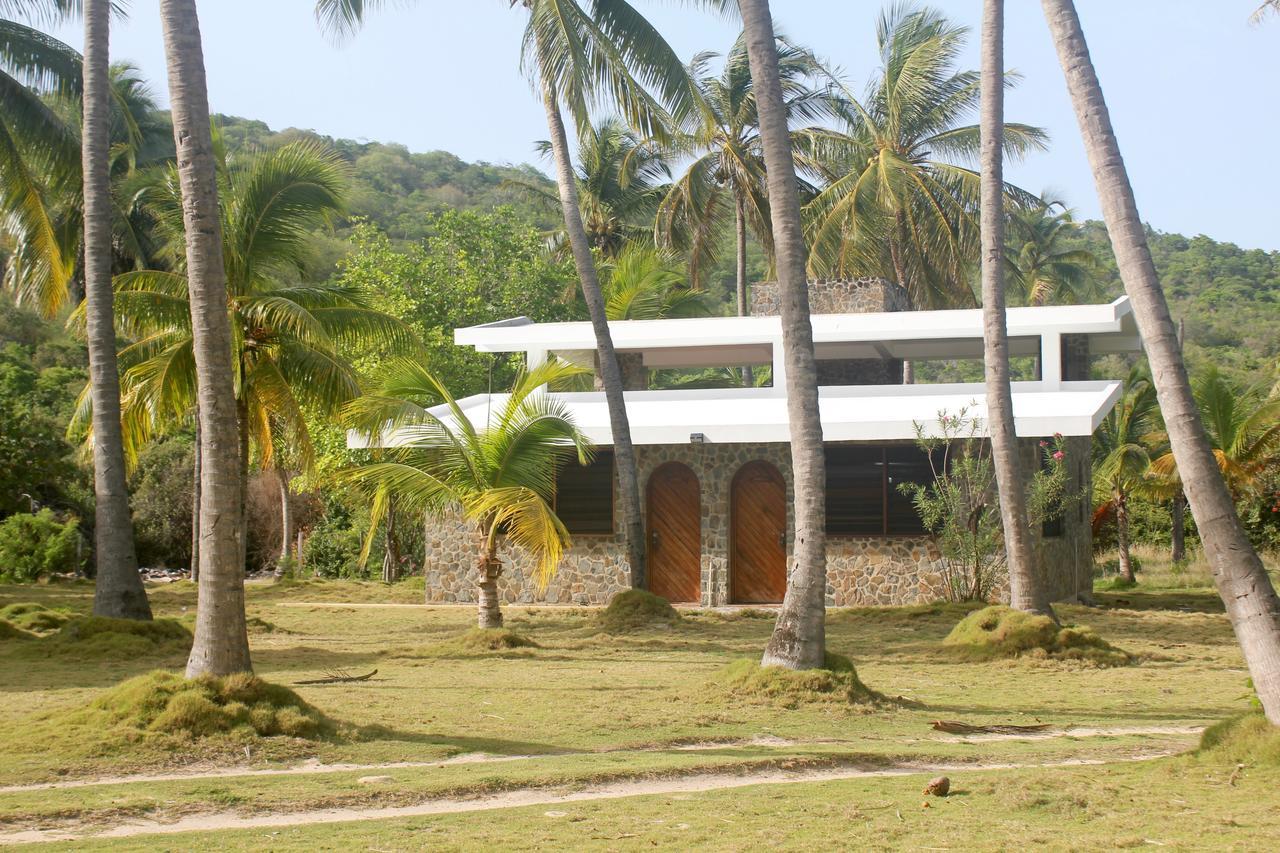 Отель Salt Whistle Bay Retreat Mayreau Island Экстерьер фото